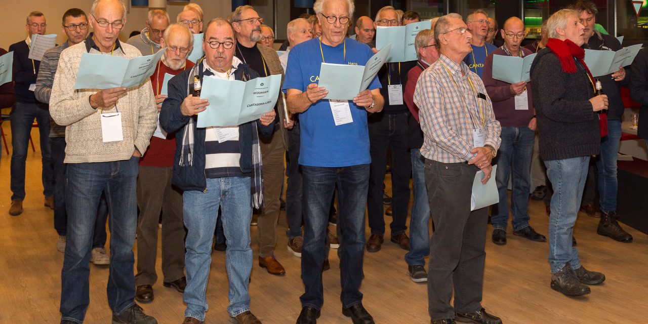 Cantasona repeteert en zingt