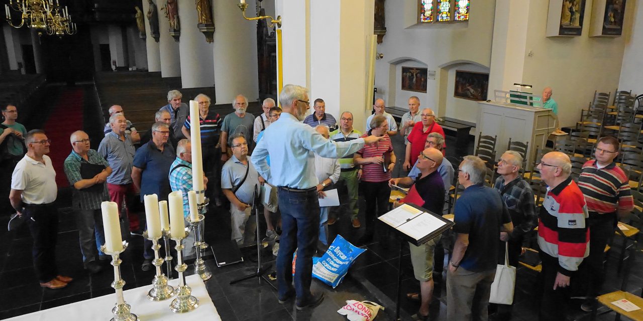 Foto: 1e repetitie van de Zangers van Cantasona