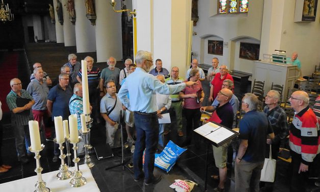 Foto: 1e repetitie van de Zangers van Cantasona