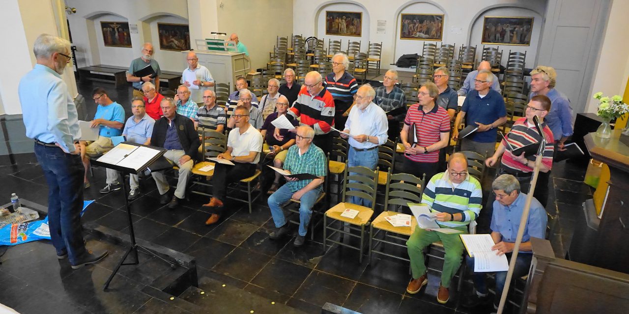 Foto: 1e repetitie van de Zangers van Cantasona