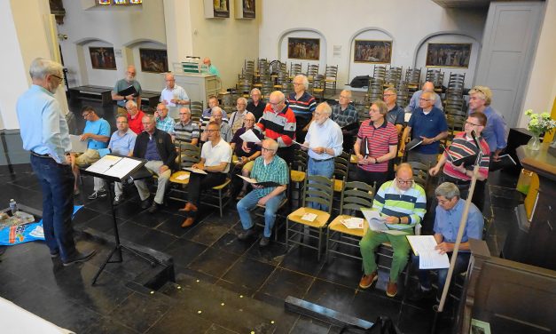 Foto: 1e repetitie van de Zangers van Cantasona