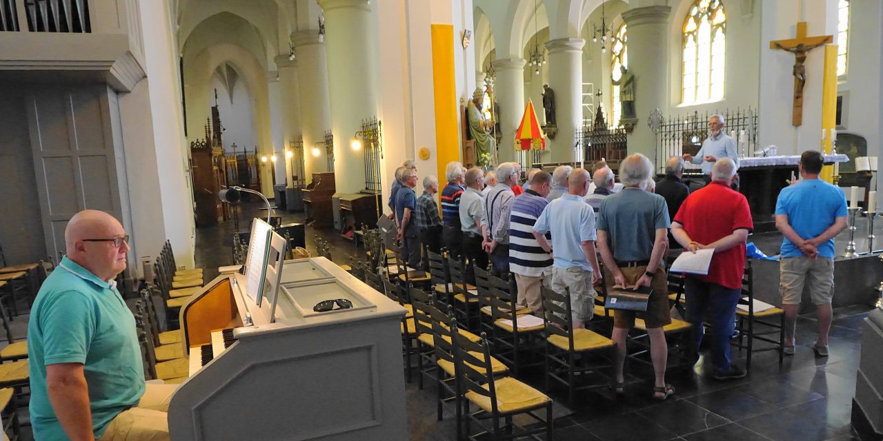 Foto: 1e repetitie van de Zangers van Cantasona