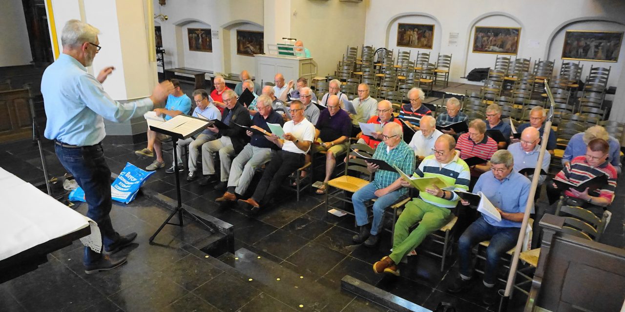 Foto: 1e repetitie van de Zangers van Cantasona