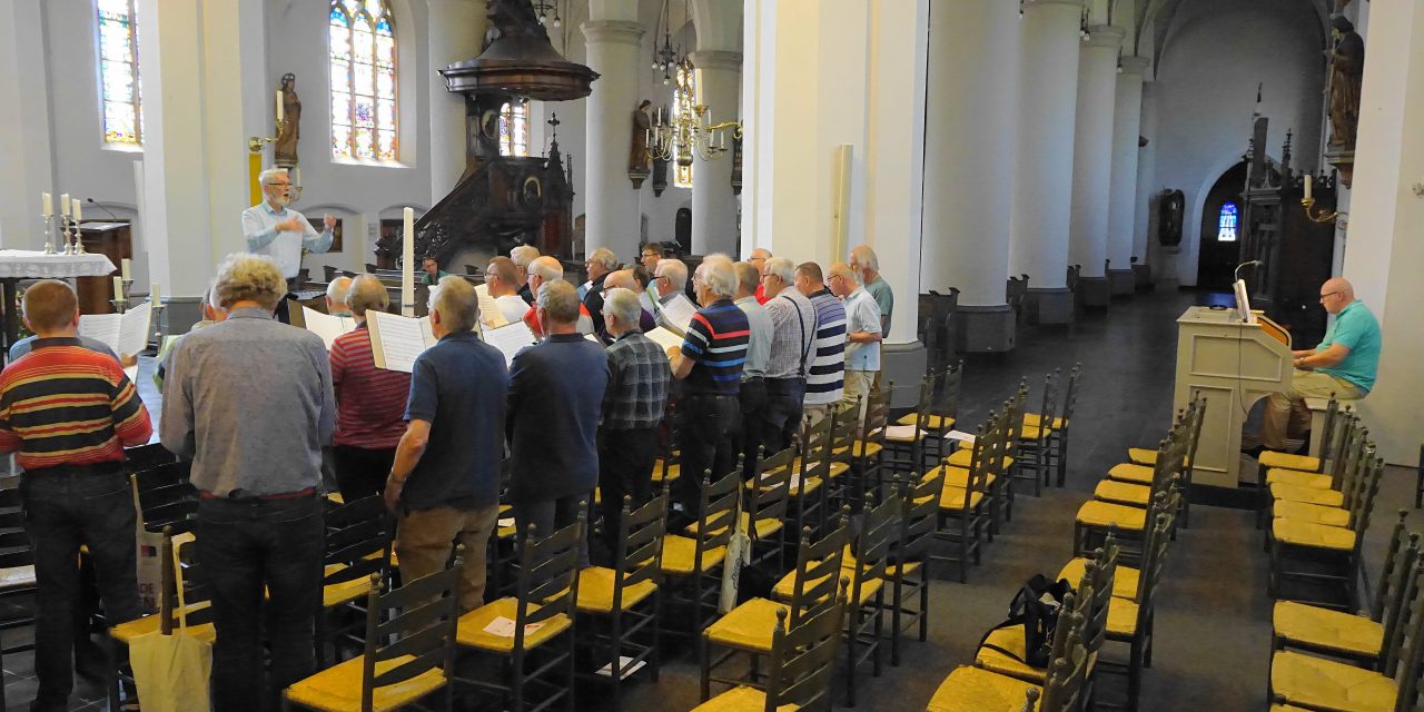 Foto: 1e repetitie van de Zangers van Cantasona