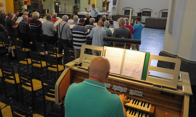 Foto: 1e repetitie van de Zangers van Cantasona