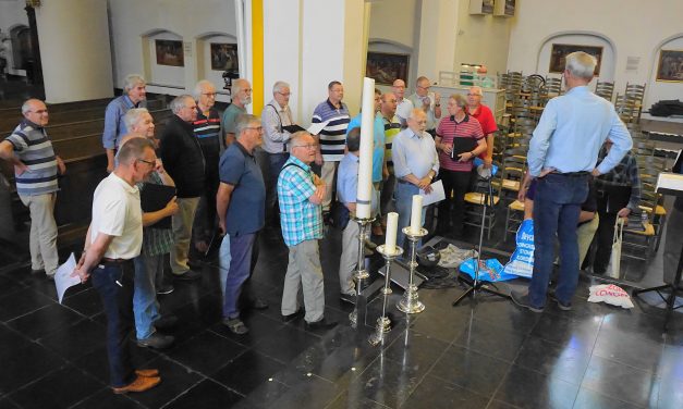 Foto: 1e repetitie van de Zangers van Cantasona